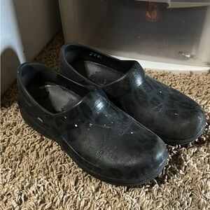 CROCS Women’s Black healthcare Slip-On Loafers